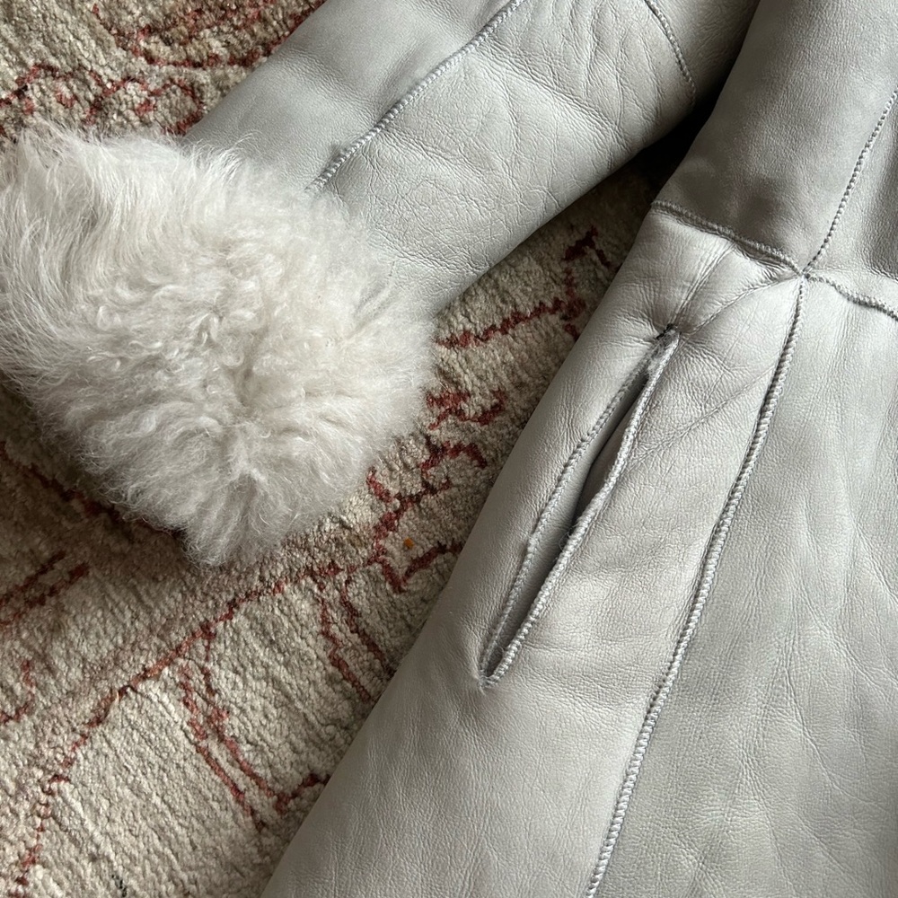 Sheepskin coat - Picture 3 of 6